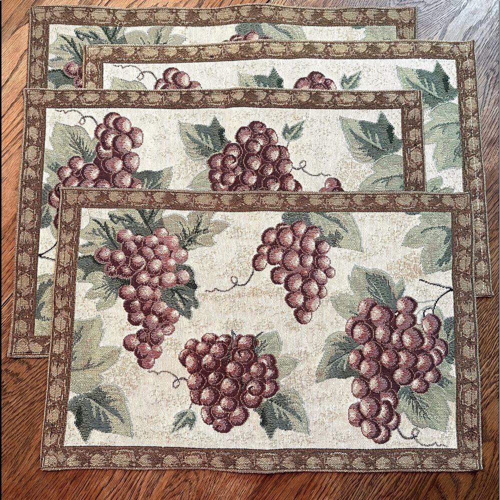 Set of 4 tapestry-style placemats